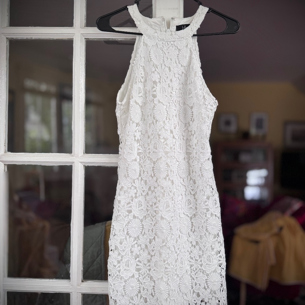 Lulu’s white lace halter neck sleeveless mini Dress in Sz. S Like New - Picture 8 of 8